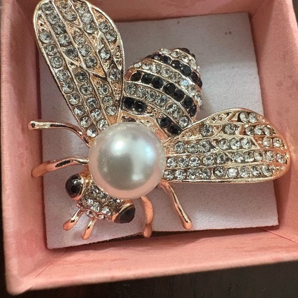 Jewelry - Elegant rose Gold and Silver Bee Brooch